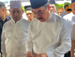 GUBERNUR BORONG SEMBAKO DI PASAR MURAH, UNTUK BAGIKAN KE MASYARAKAT