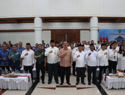 GUBERNUR KUKUHKAN PANITIA PENYELENGGARAAN IBADAH HAJI EMBARKASI HAJI ANTARA PROMAL