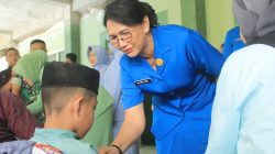 DIDAMPINGI KETUA DAERAH KODAERAL IX GABUNGAN JALASENASTRI KOARMADA RI, DANKODAERAL IX HADIR DAN TINJAU BHAKTI KESEHATAN TNI DI RUMKIT TK II dr. J.A. LATUMETEN, JELANG HUT TNI KE-80 DI MALUKU