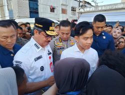 Wapres Gibran dan Gubernur Hendrik Disambut Meriah di Pasar Mardika, Sapa Pedagang dan Tinjau Harga Bahan Pokok