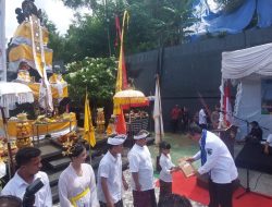 GUBERNUR MALUKU RESMIKAN PRASASTI CANDI BENTAR DI AMBON