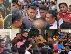 Berada Ditengah-tengah Ratusan Masa Aksi Demo. Ini Kata Walikota Ambon