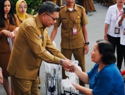 PEMERINTAH KOTA AMBON SERAHKAN BANTUAN UNTUK PENYANDANG DISABILITAS DAN SANGGAR SENI